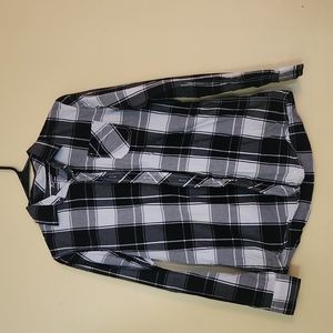 Arizona Boys black and white plaid long sleeve button up size xl (18/20)
